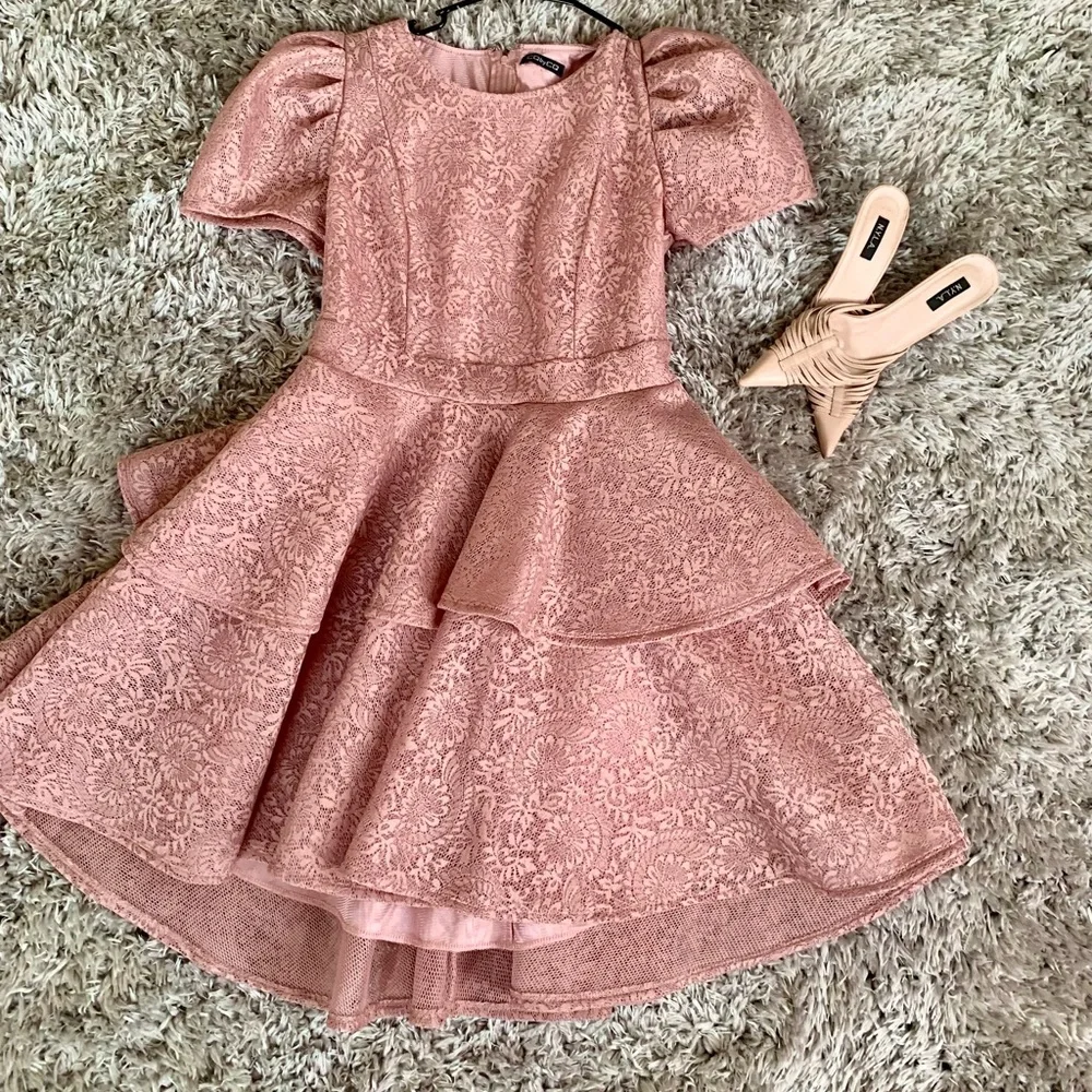 Mauave dress with puff sleeves, ruffled, and double layered - Picture 2 of 11